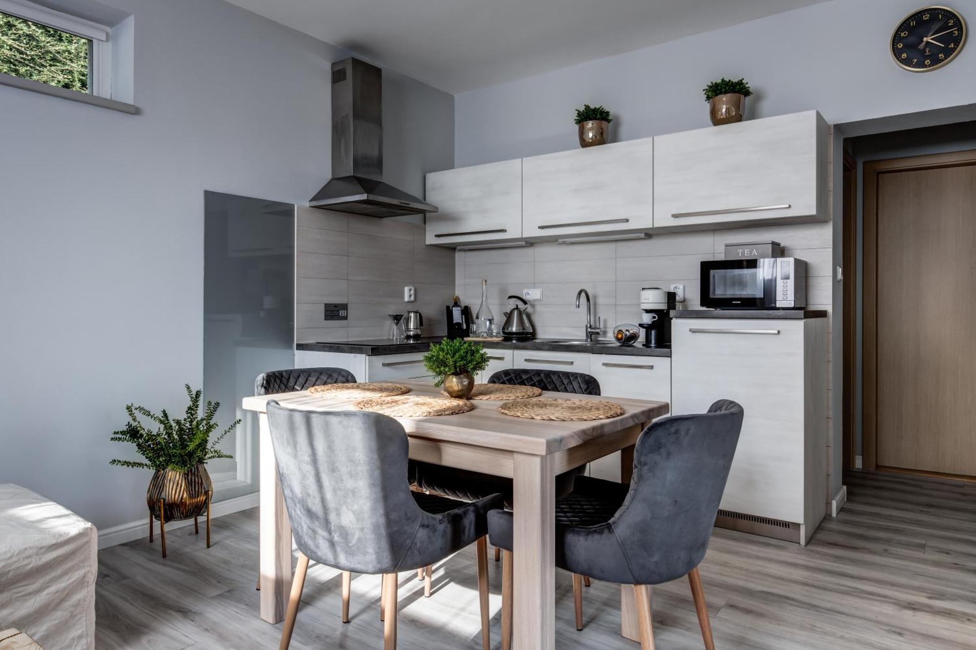 Wellness Apartmany Cesky Raj & Biokolna Lomnice nad Popelkou ภายนอก รูปภาพ